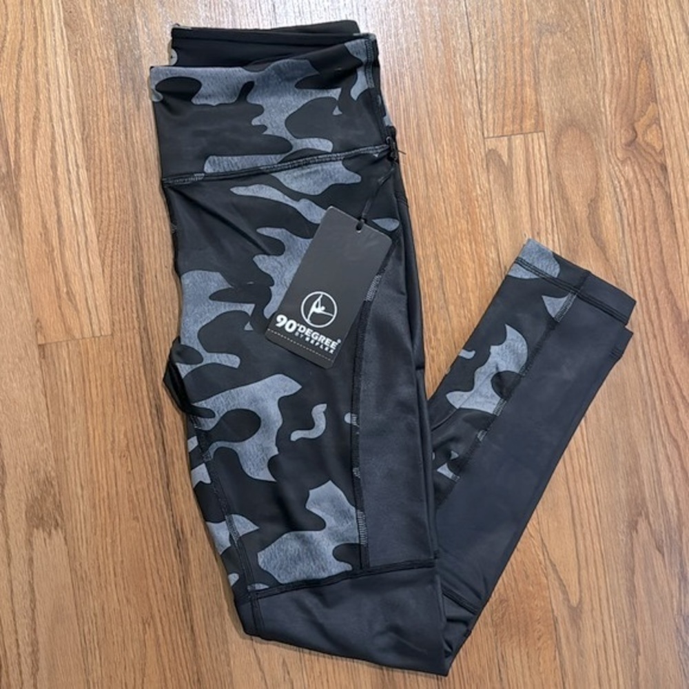 90 Degree by Reflex Prove Them Wrong Leggings in Etched Camo Gunmetal